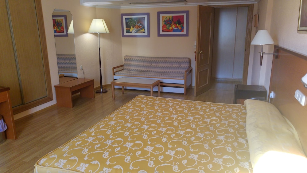 Hotel Cabanas 35/45