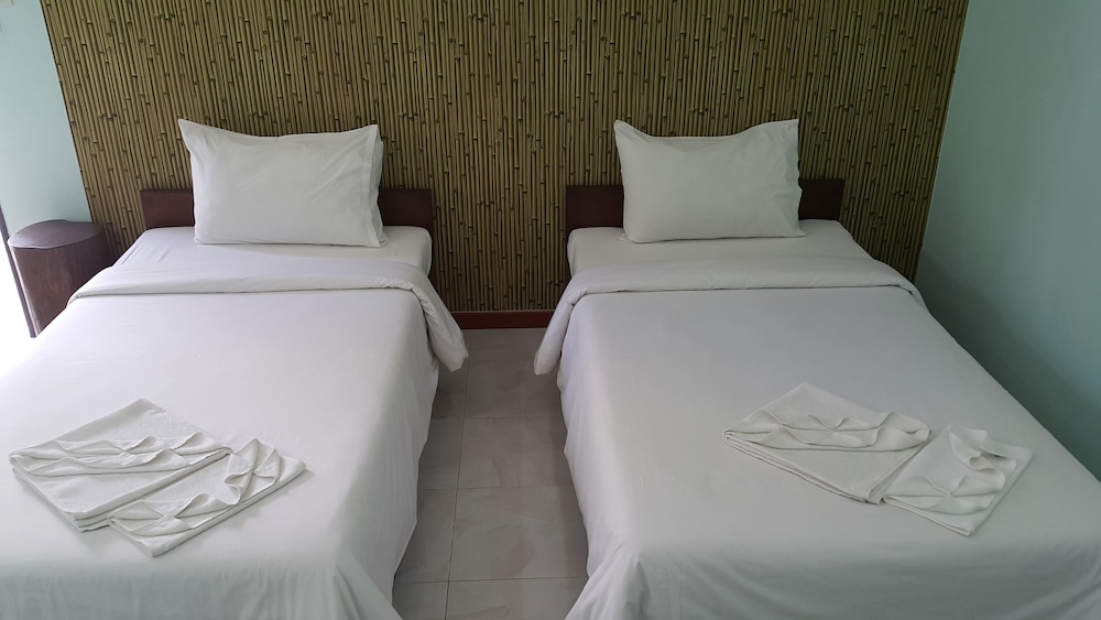 Garden House Resort 8/27