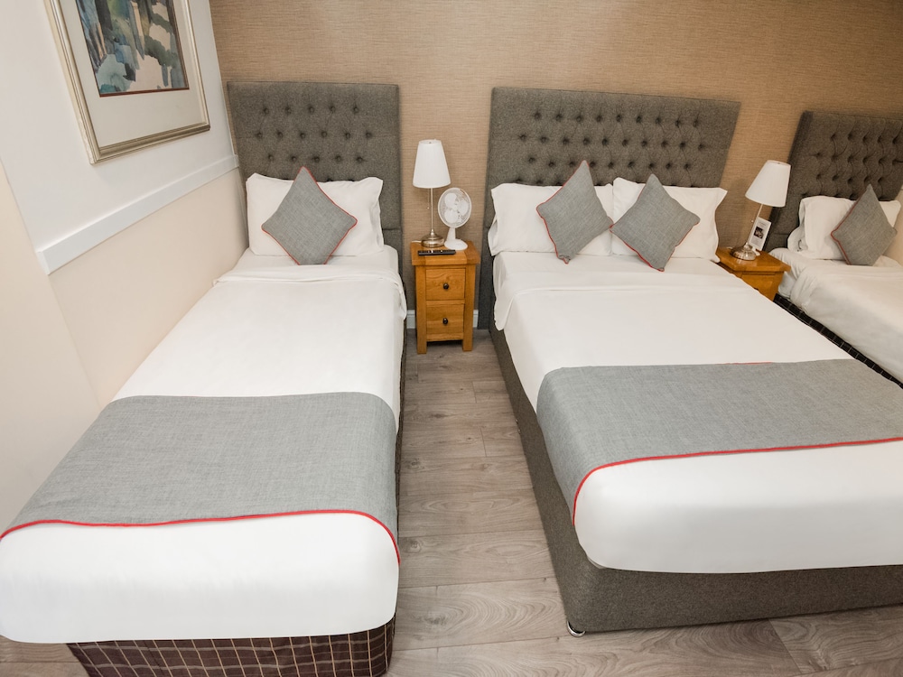 Huttons Hotel, Victoria London 22/63