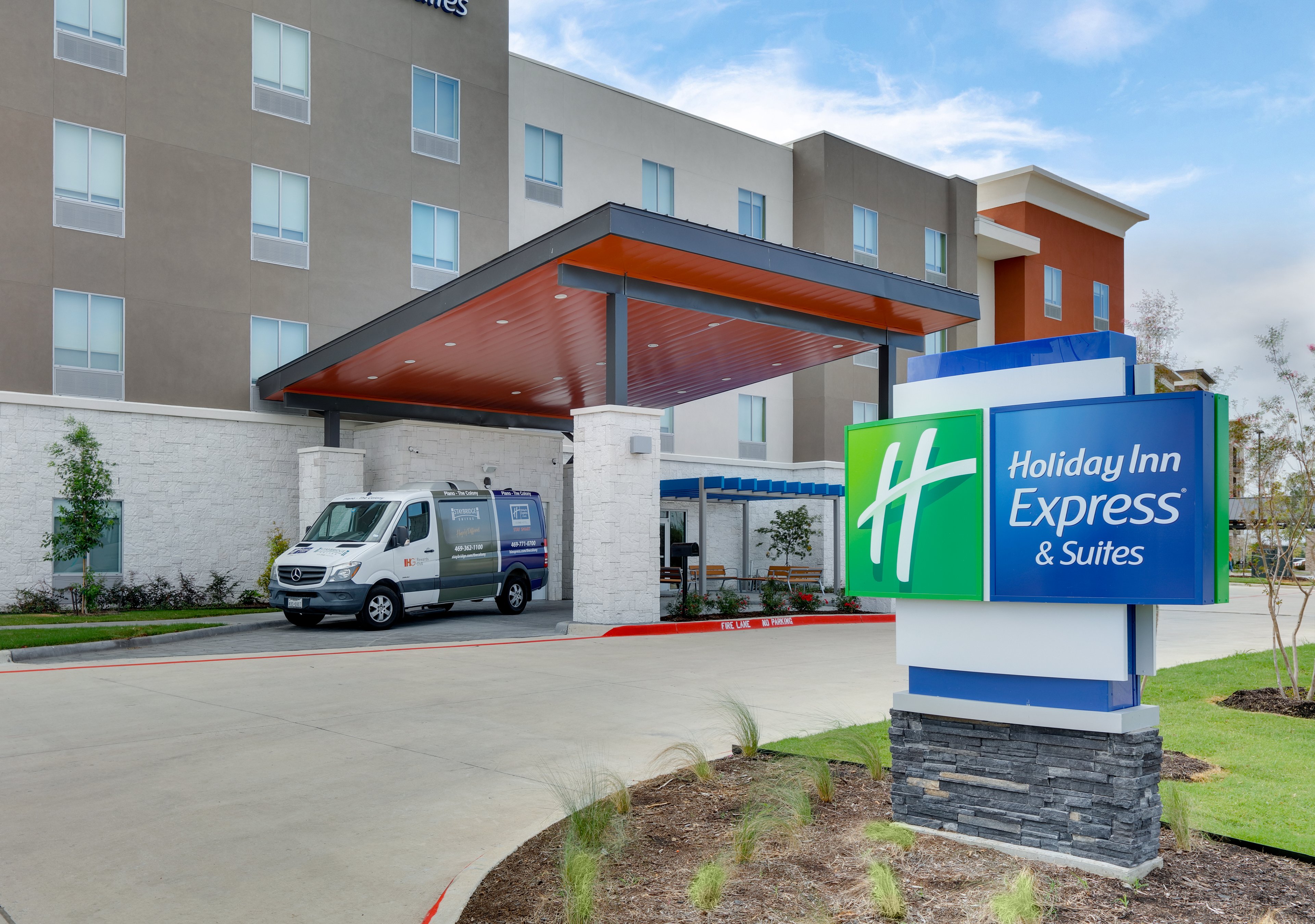 Holiday Inn Express & Suites Plano - The Colony 58/63