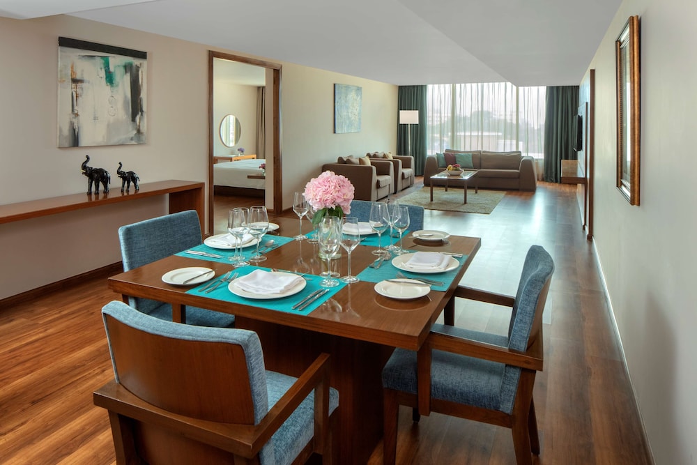 Radisson Blu Plaza Hotel Hyderabad Banjara Hills 61/73
