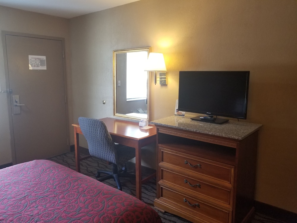 Days Inn By Wyndham Kennesaw 16/23