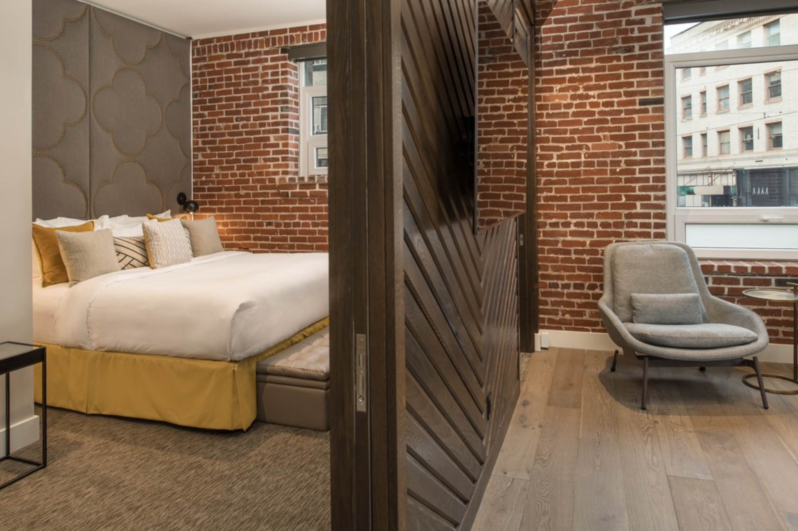 Mark Spencer Hotel 50/50