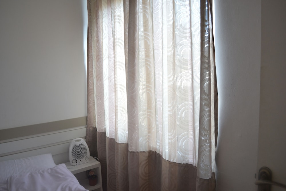 ROOM, DOUBLE BED