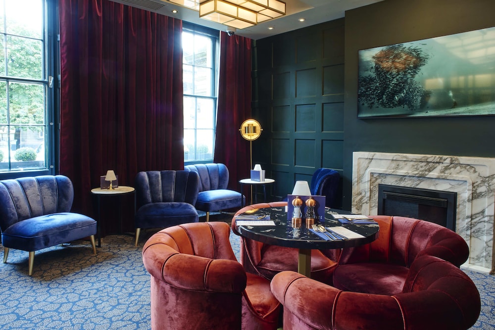 Le Monde Hotel 30/50