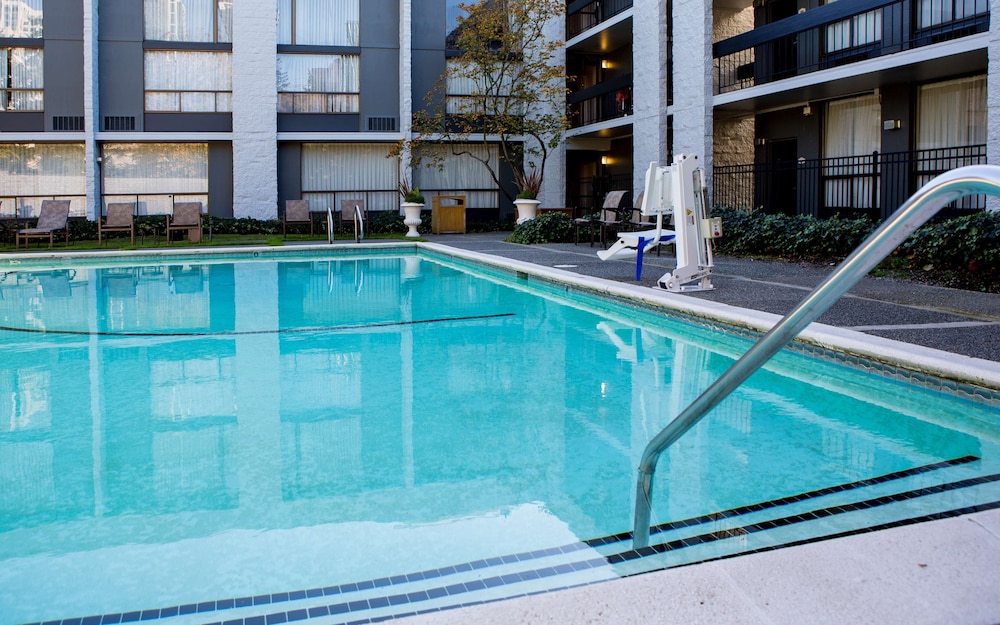 Hotel 116 Coast Bellevue Hotel 41/67