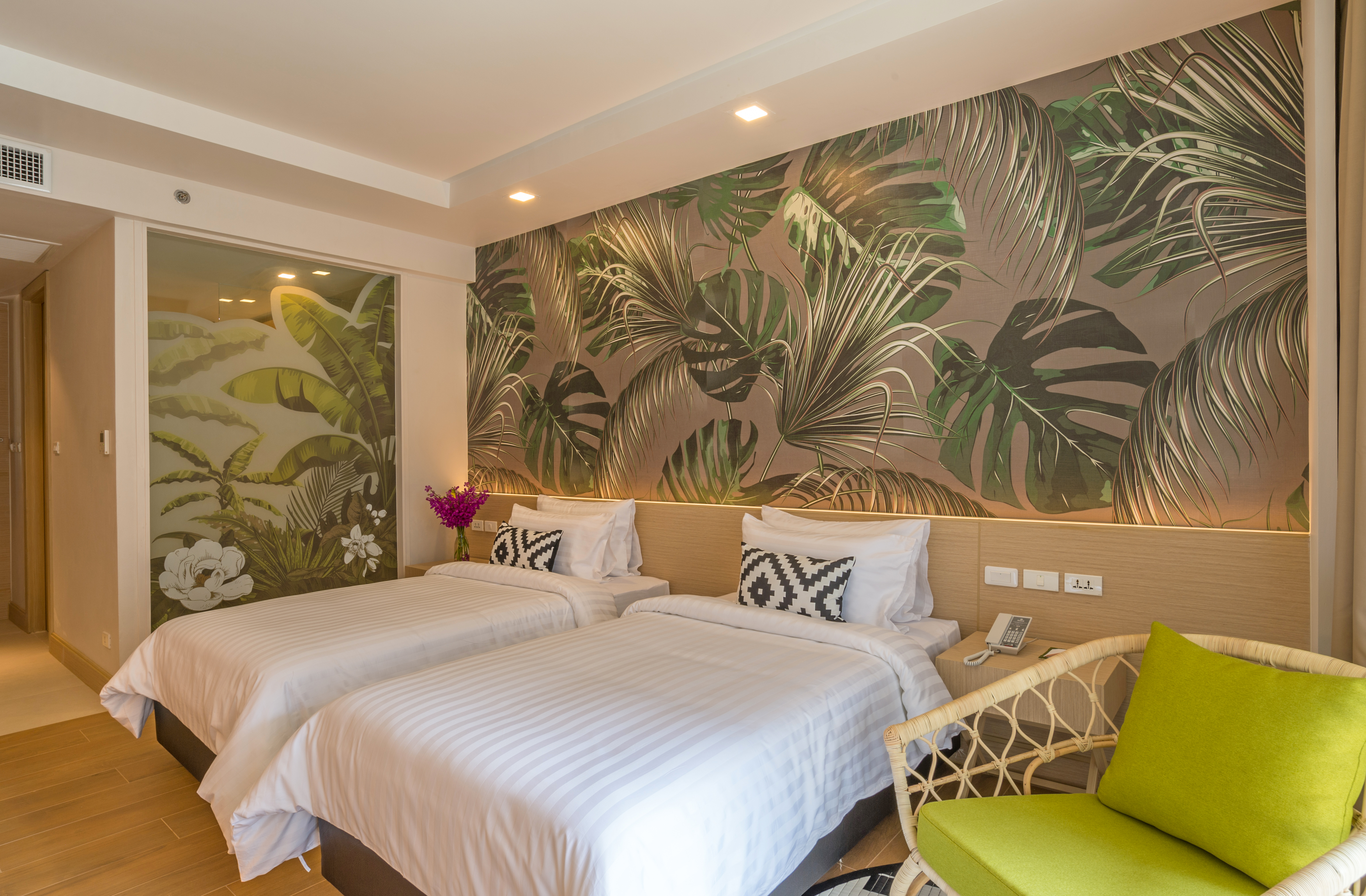 Deluxe, Double or Twin Bed, Mountain View