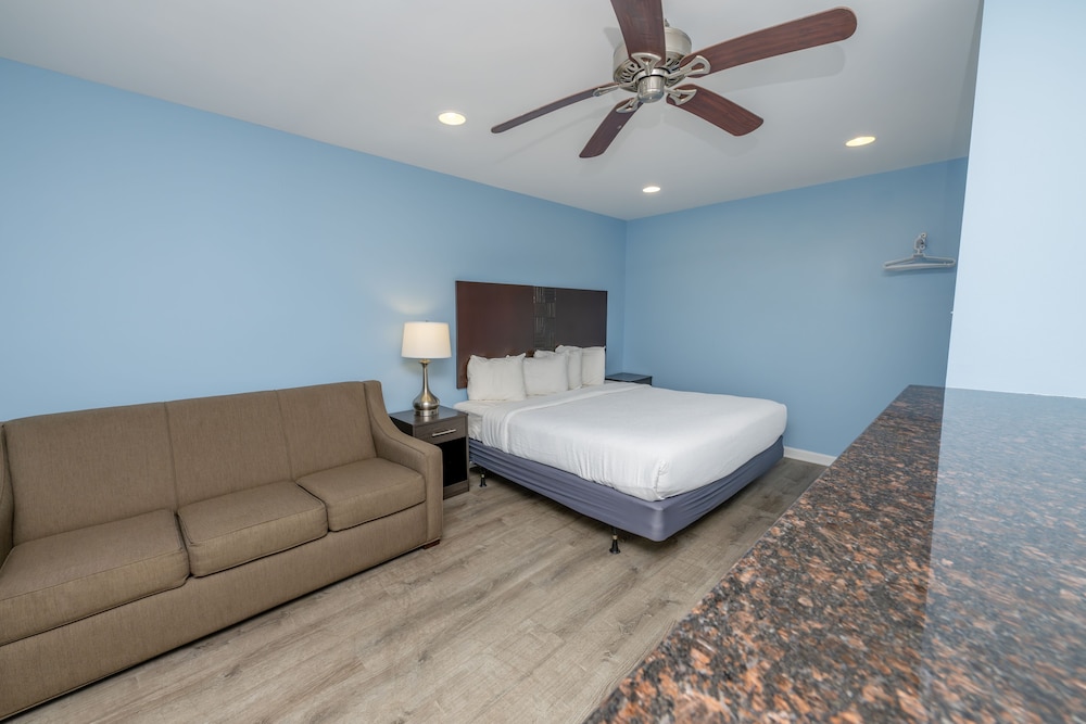 Commander Beach House Hotel 16/50