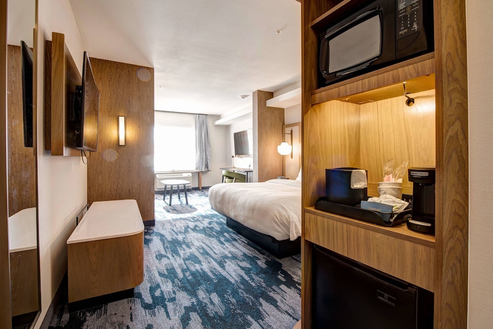Fairfield Inn & Suites by Marriott Minneapolis North 11/36