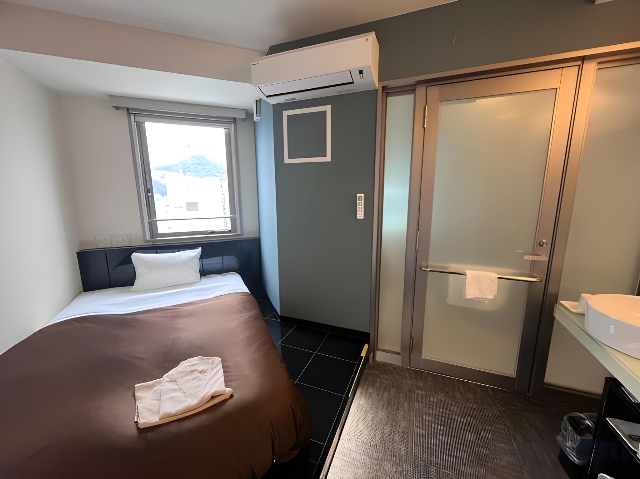 Room, Double Bed, Bathtub, Smoking