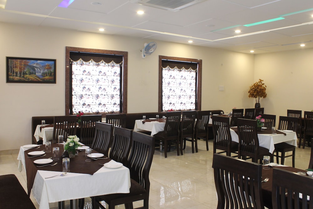 Regal Hotel And Restaurant 30/39