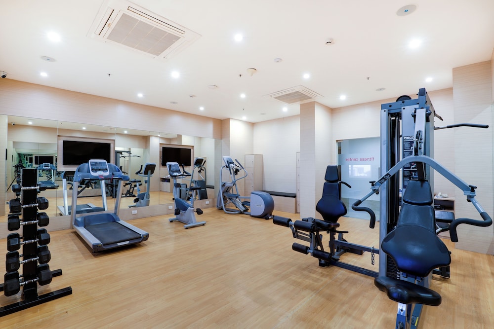 Red Fox Hotel Sector 60 Gurugram 33/62