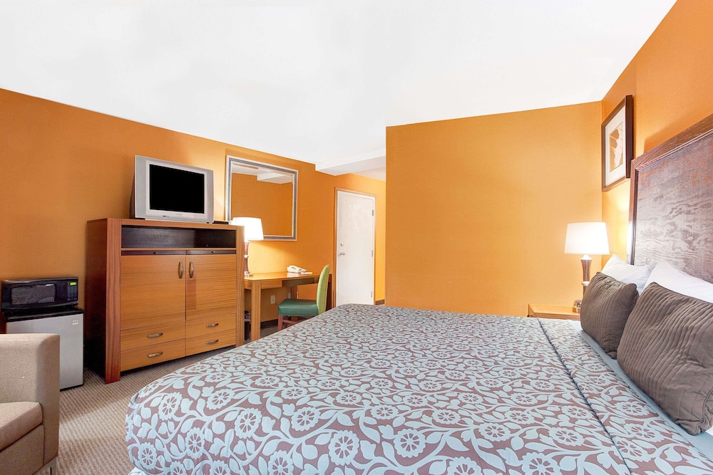 Days Inn by Wyndham Federal Way 19/40