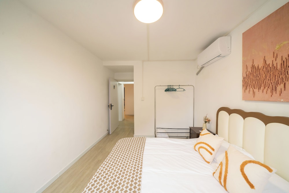 Senior, Apartment, 1 Queen and 4 Double Beds