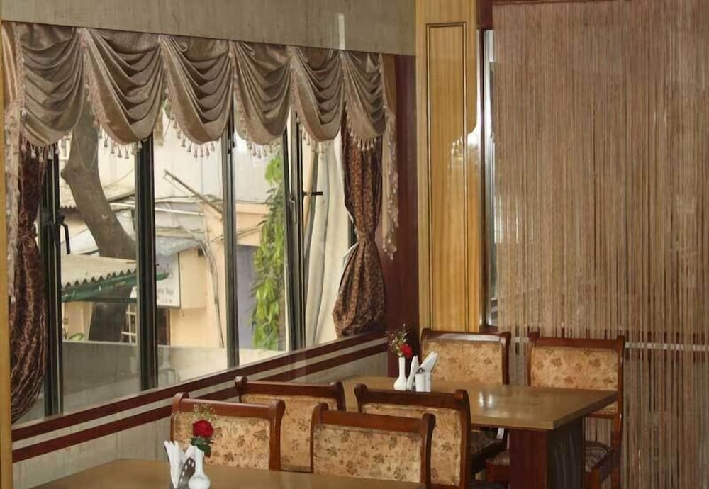 Pallavi International Hotel 22/25