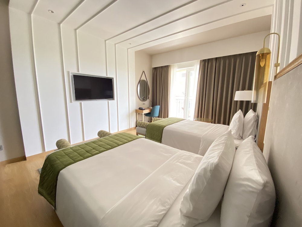 Holiday Inn Goa Candolim 30/75
