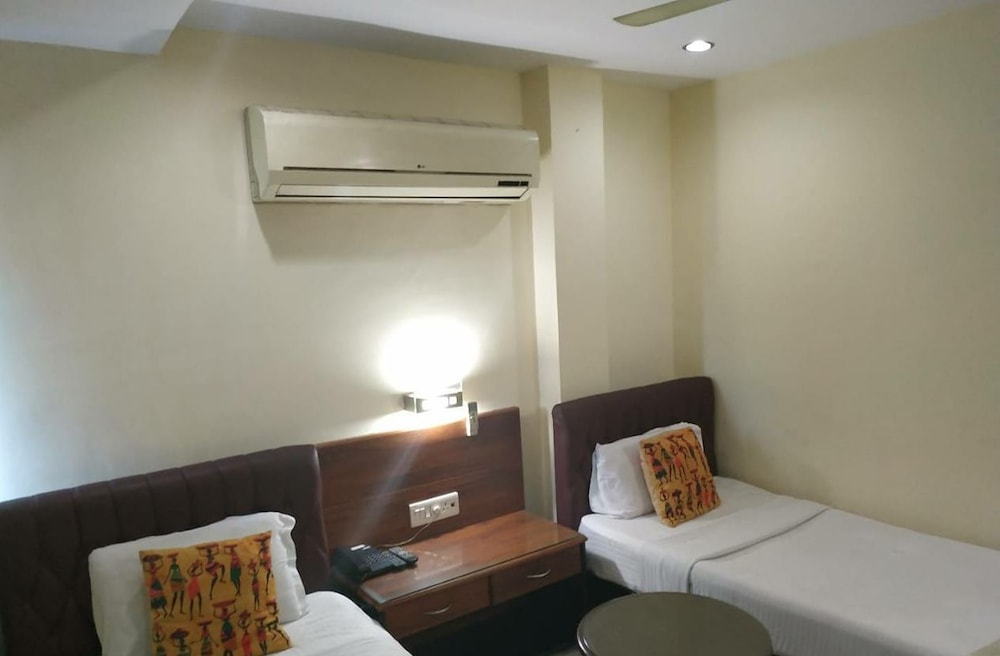 HOTEL FLAVOUR INN 12/24