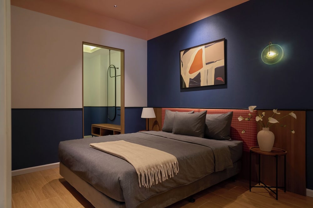 Standard, Queen Bed, No Window