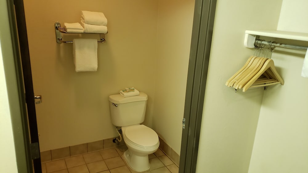 Travelodge by Wyndham Carlsbad NM 39/41