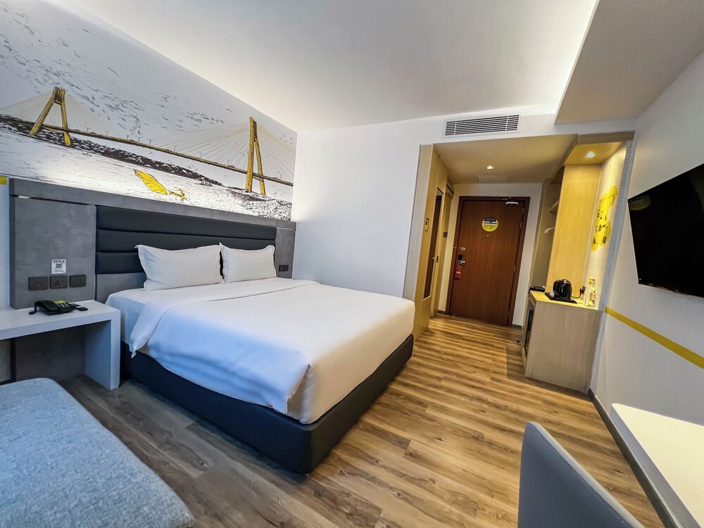 YELLO Hotel Harbour Bay Batam 8/24
