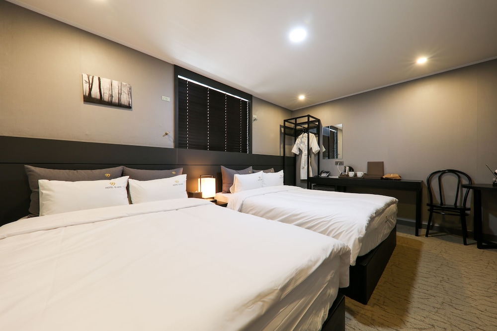 B Cent Hotel 27/58