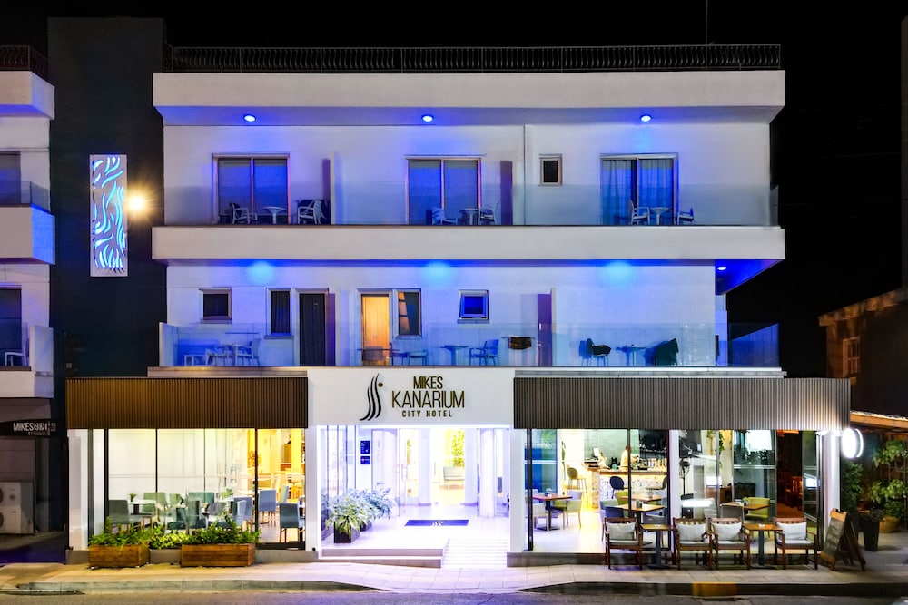 Mikes Kanarium City Hotel in LARNACA