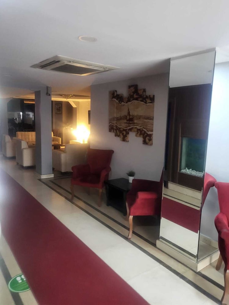 Lal Hotel 28/35