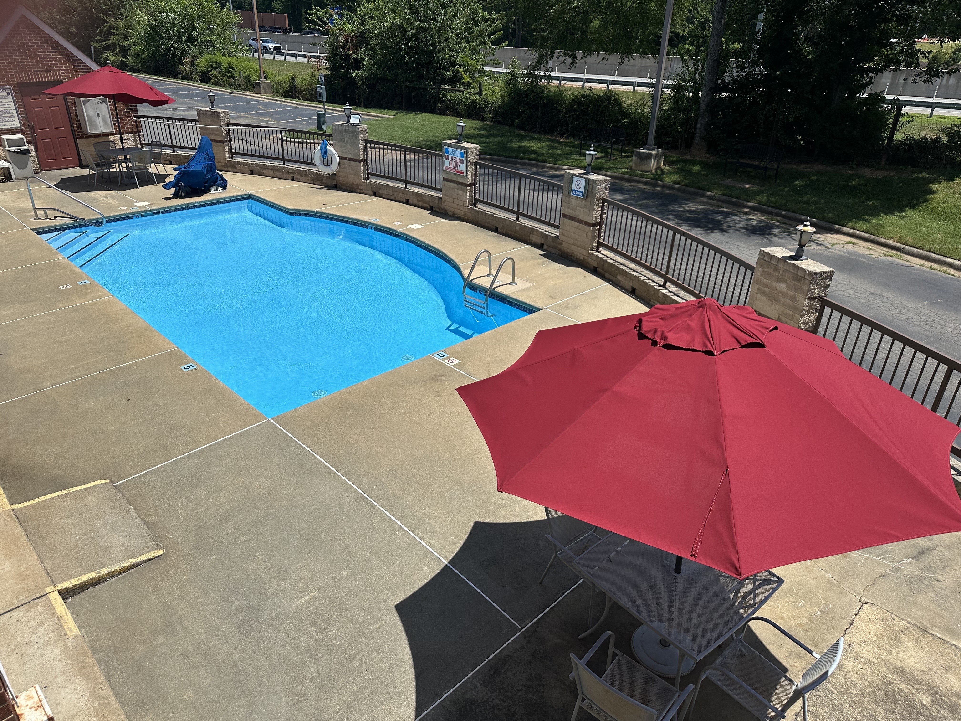 Red Roof Inn and Suites Cornelius Lake Norman 14/34