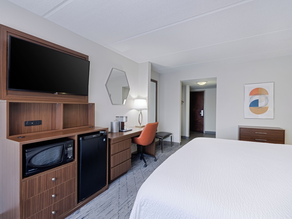 Holiday Inn Express Suites Augusta West Ft Gordon Area 28/69