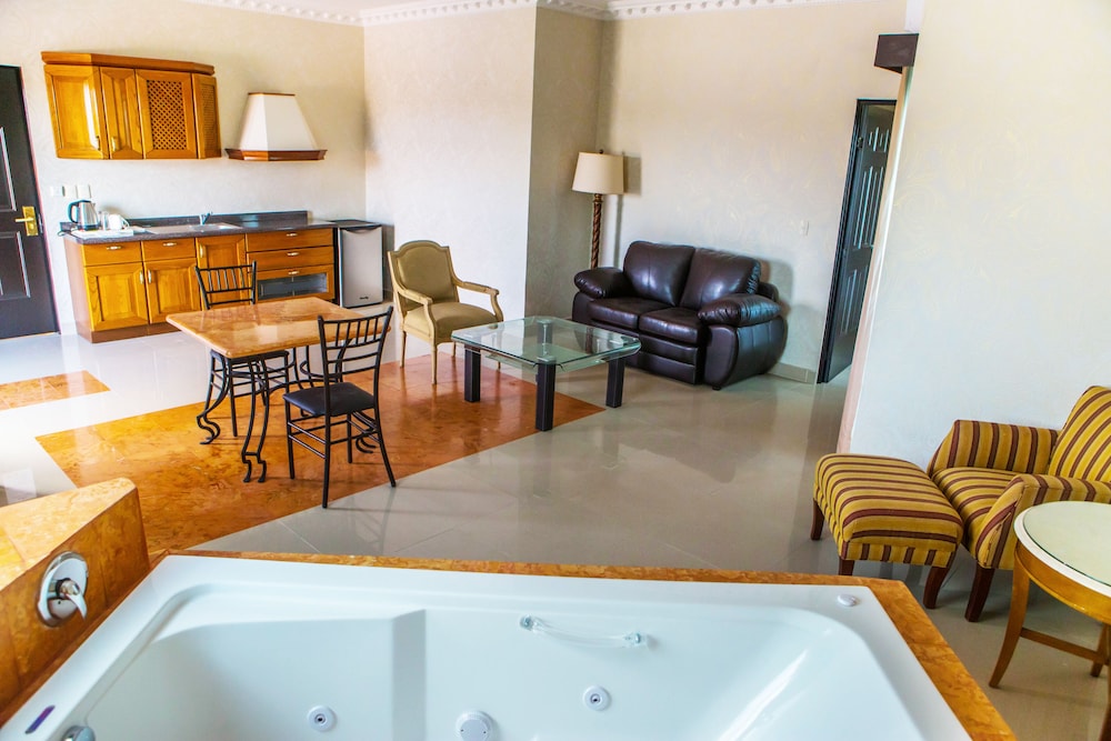 Hotel Palacio Maya 66/83