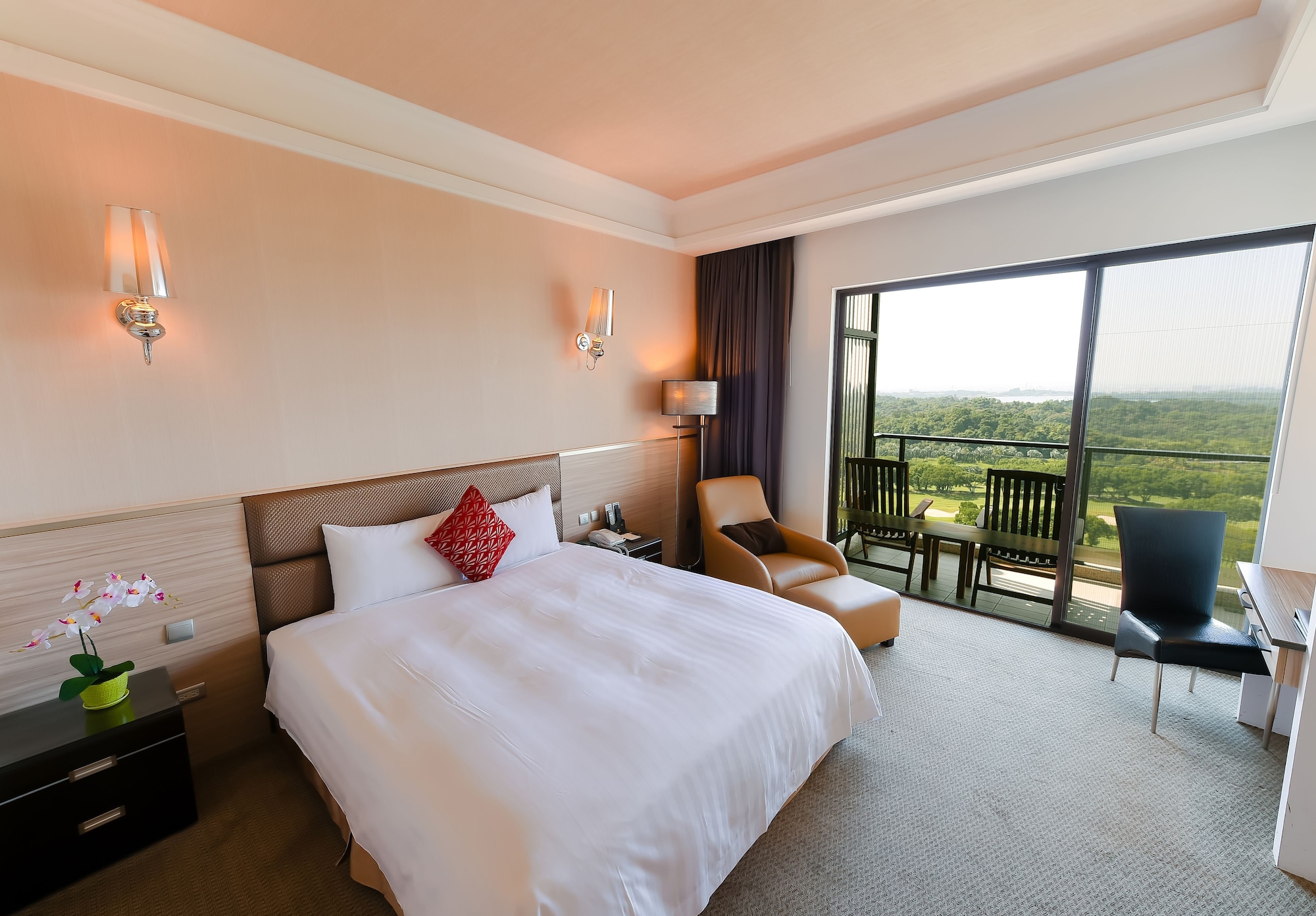 SUPERIOR, DOUBLE BED, GOLF COURSE VIEW
