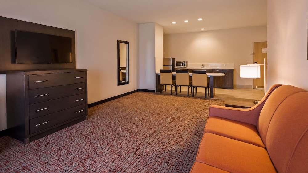 Best Western Plus Elizabethtown Inn & Suites 11/32