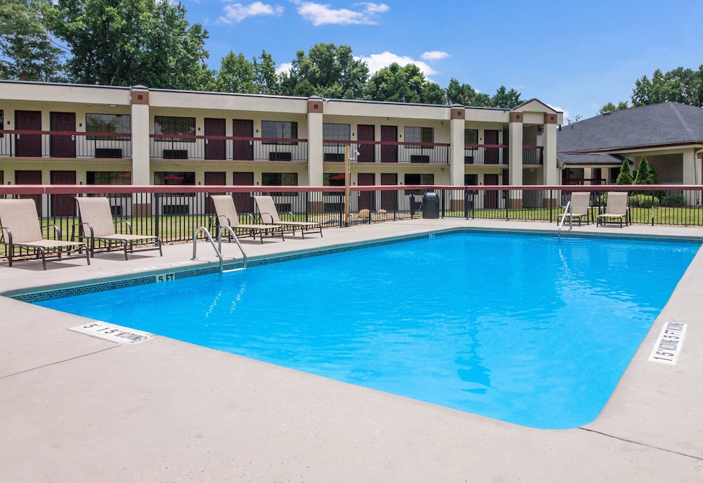 Red Roof Inn & Suites Commerce 1/33