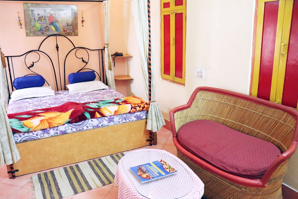 Govind Hotel 48/58