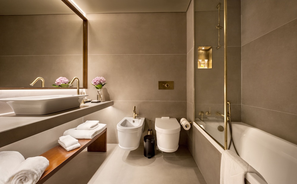 جناح جونيور، Grand Hotel Acores Atlantico 2/2