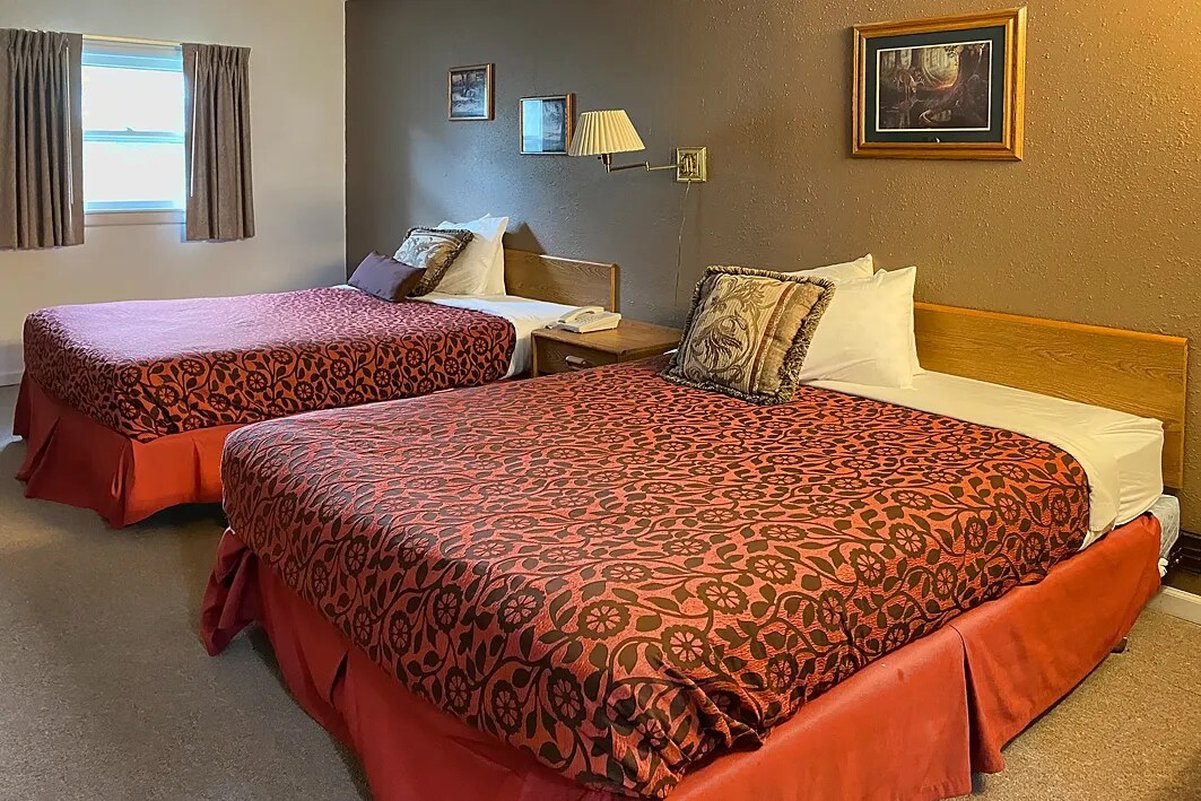 The Brookside Motel 10/37