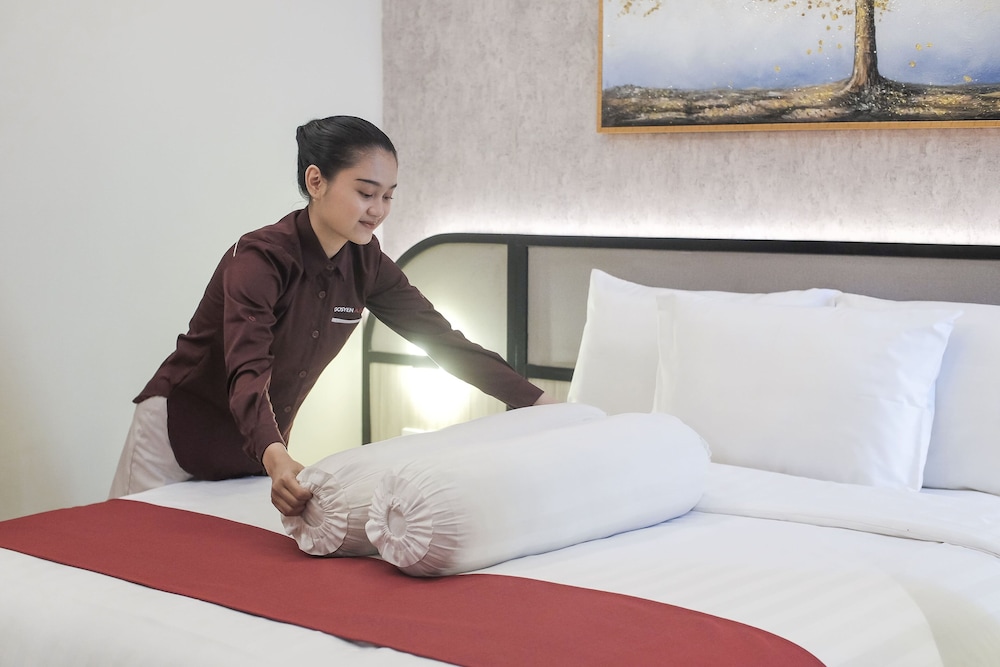 Front One Gosyen Hotel Salatiga 35/50