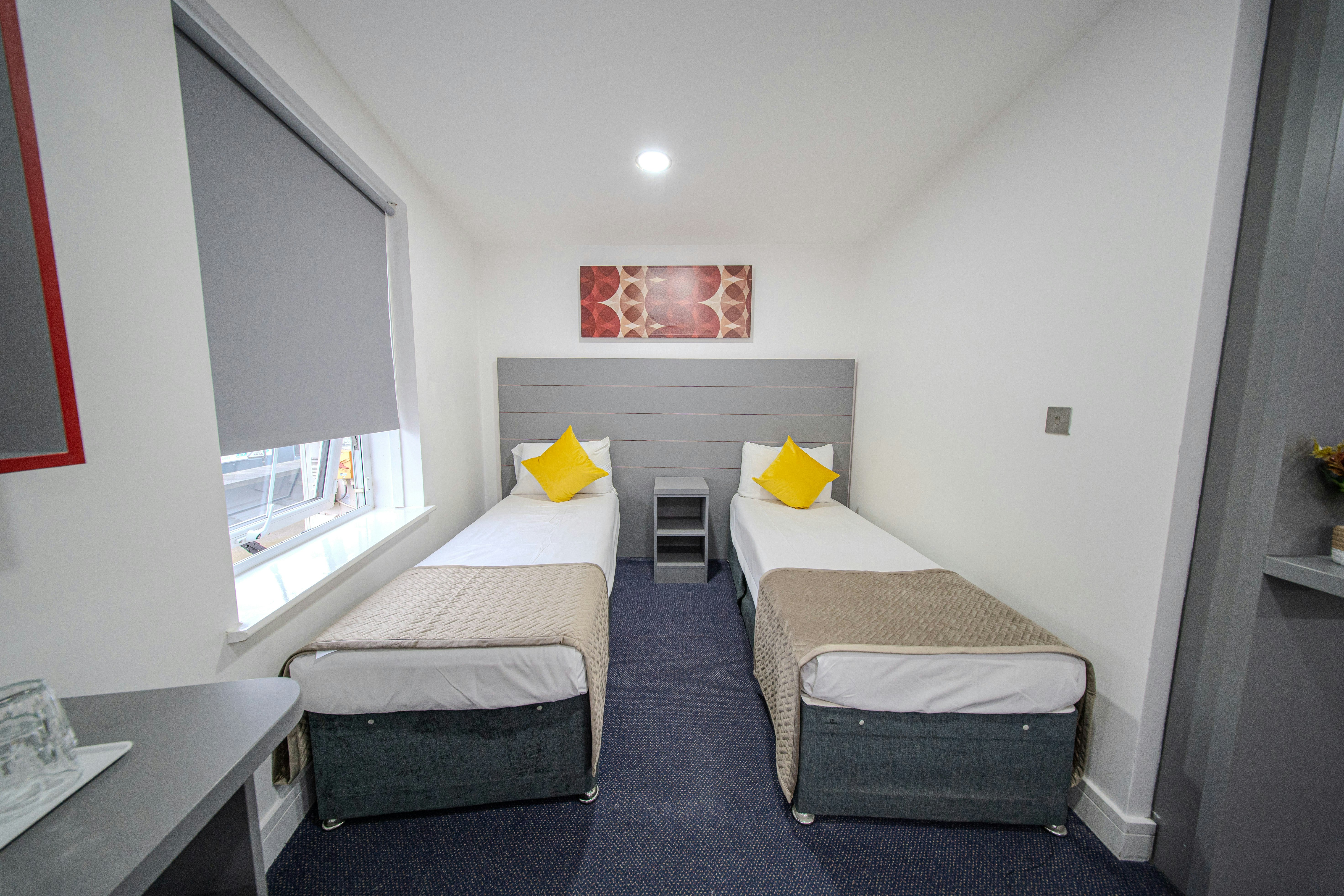 Ilford Hotel Goodmayes 7/22