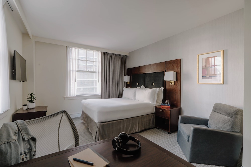 غرفة سوبيريور بسرير كوين بمطبخ صغير، Club Quarters Hotel Downton Houston 4/7