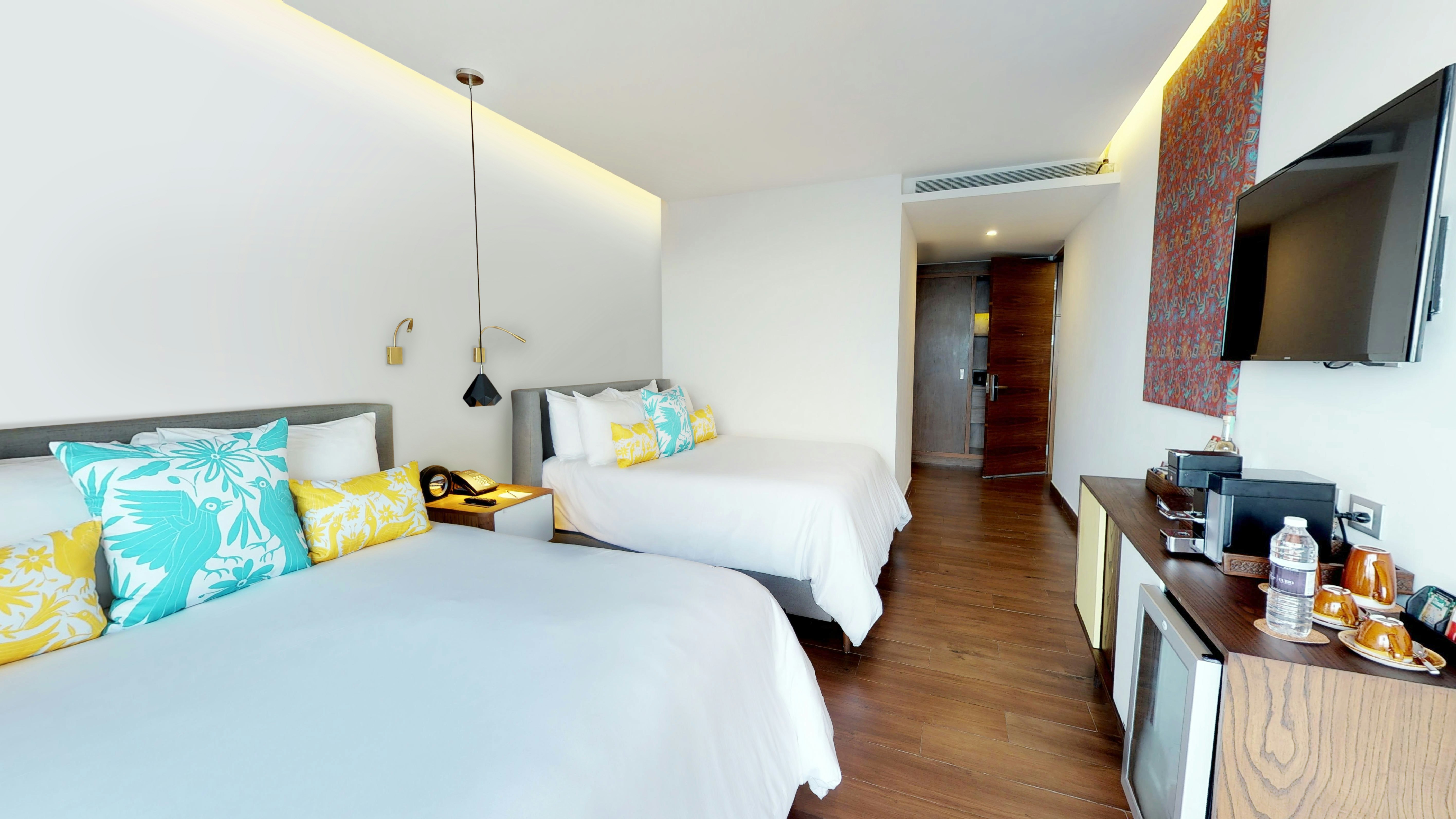 2 Bedrooms, Suite, King Bed, 2 Queen Beds