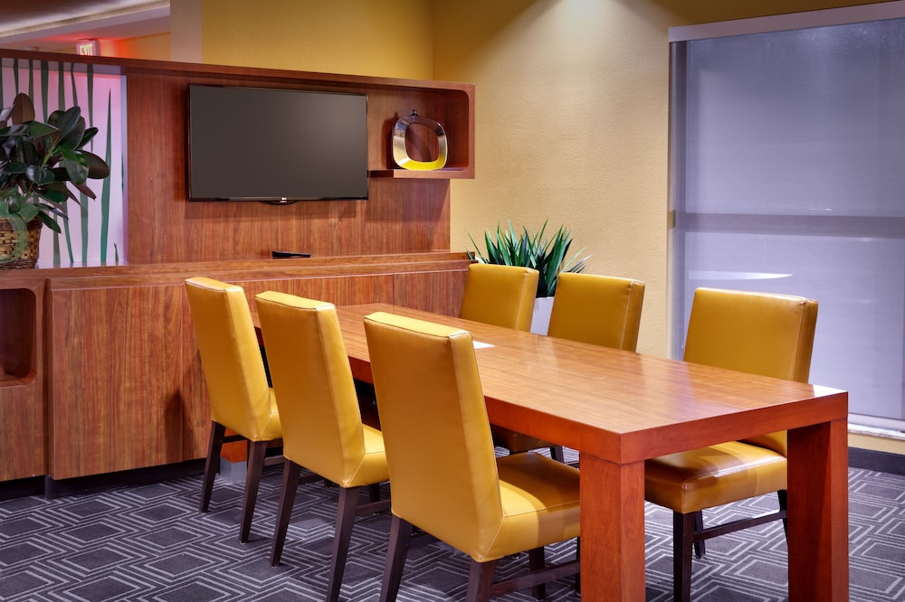 Towneplace Suites By Marriott Dickinson 45/47