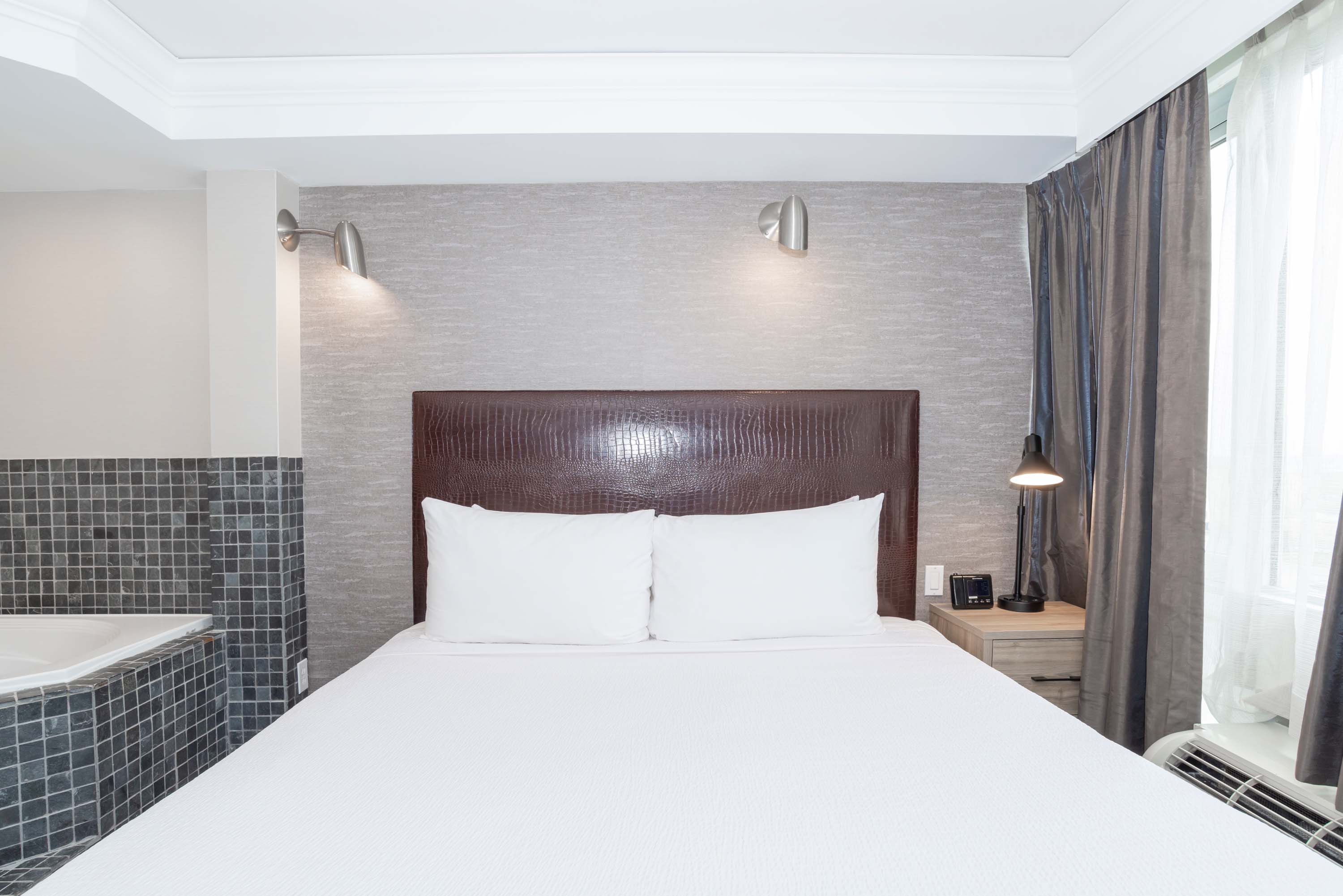 Jacuzzi Suite, 1 King Bed, Kitchen, Washer Dryer