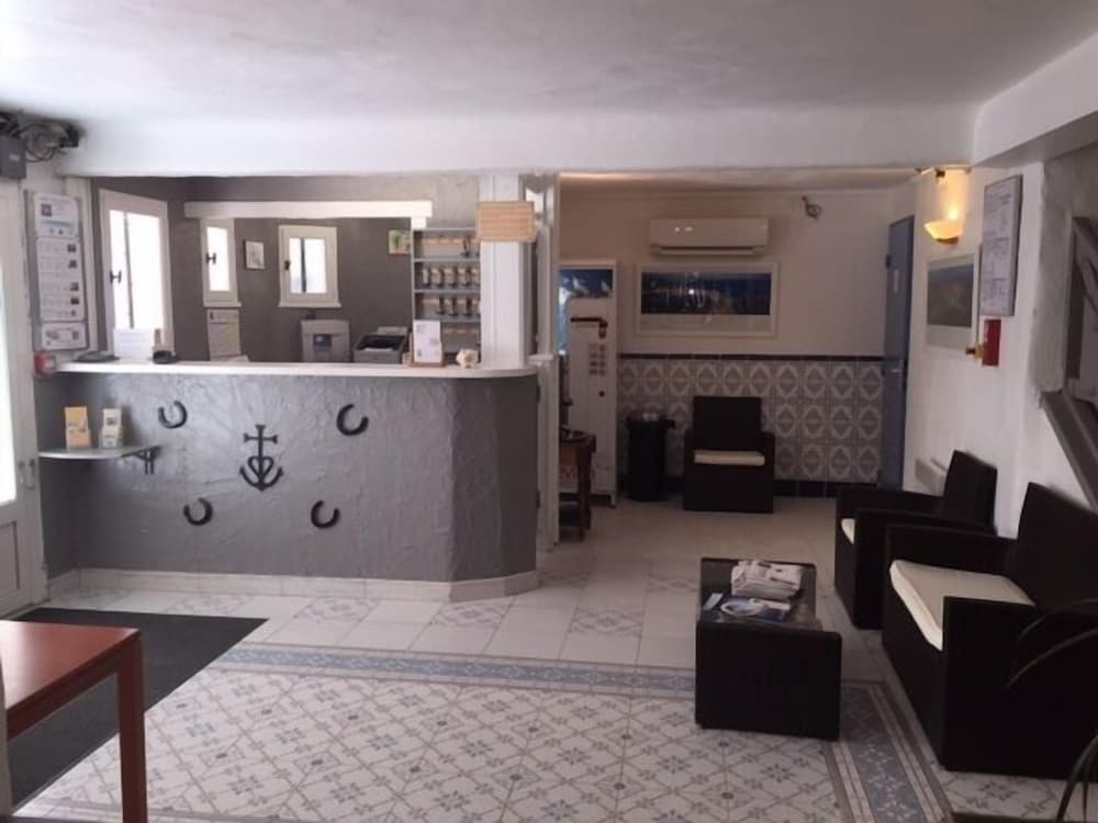 Hotel Les Palmiers En Camargue 8/50