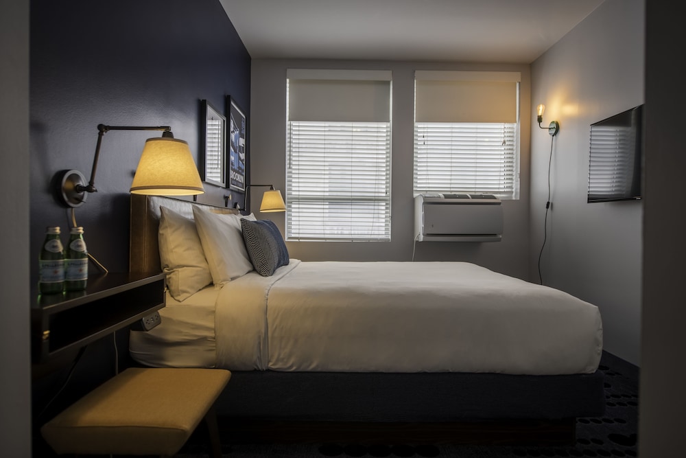 Hotel 373 29/47