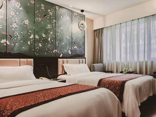 Boutique, Twin Beds