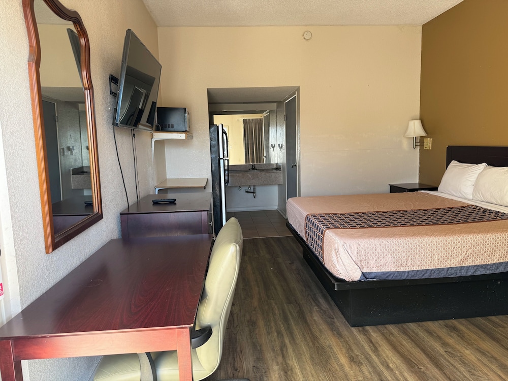 STANDARD, KING BED, ACCESSIBLE