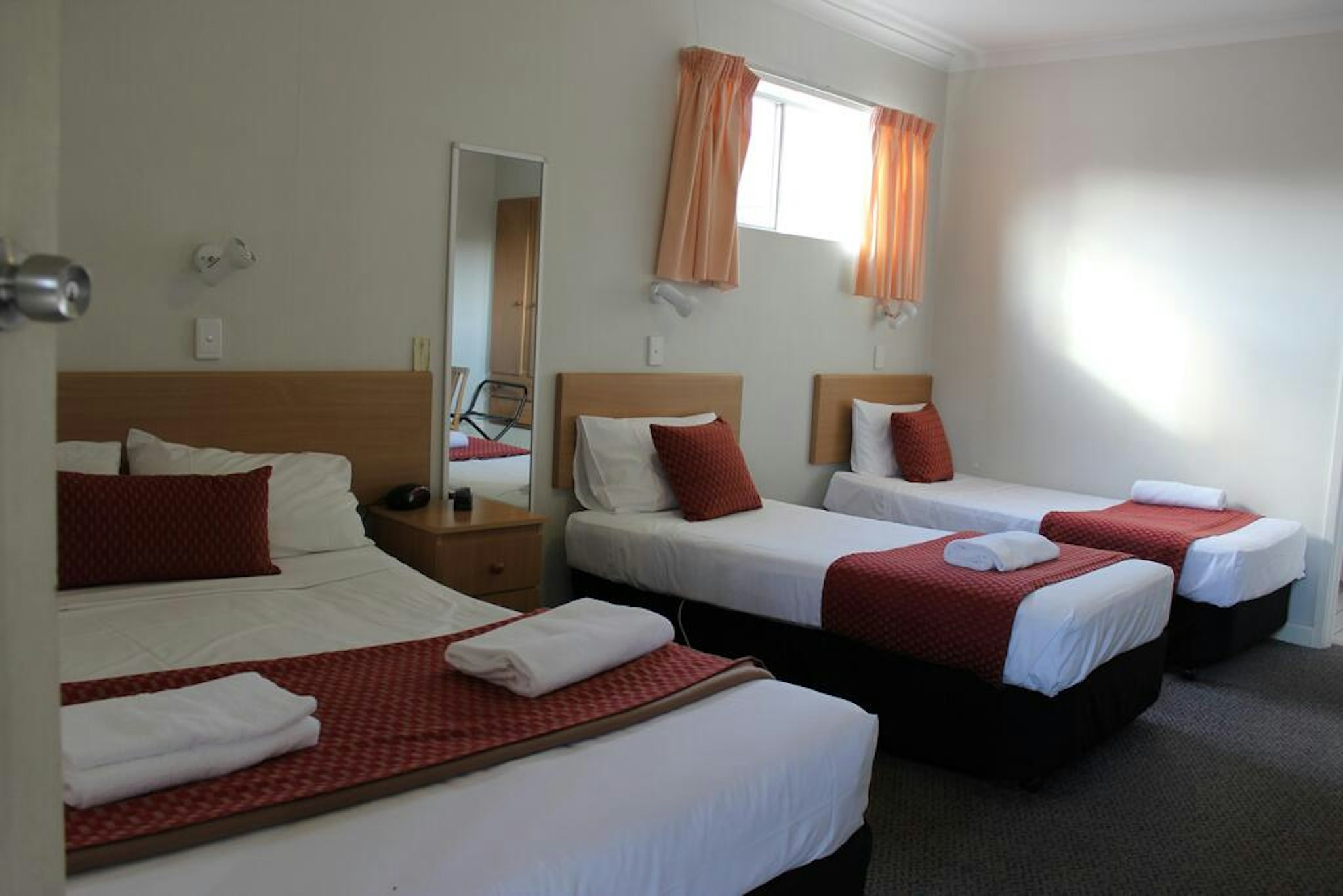 HUME INN MOTEL 2/14