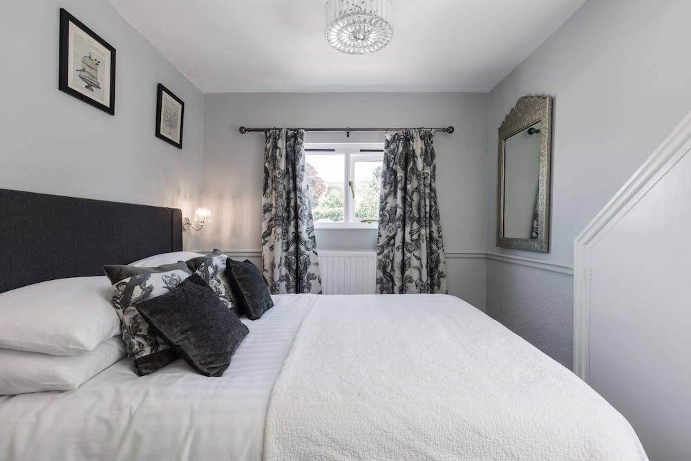 Mount Pleasant Hotel 10/50