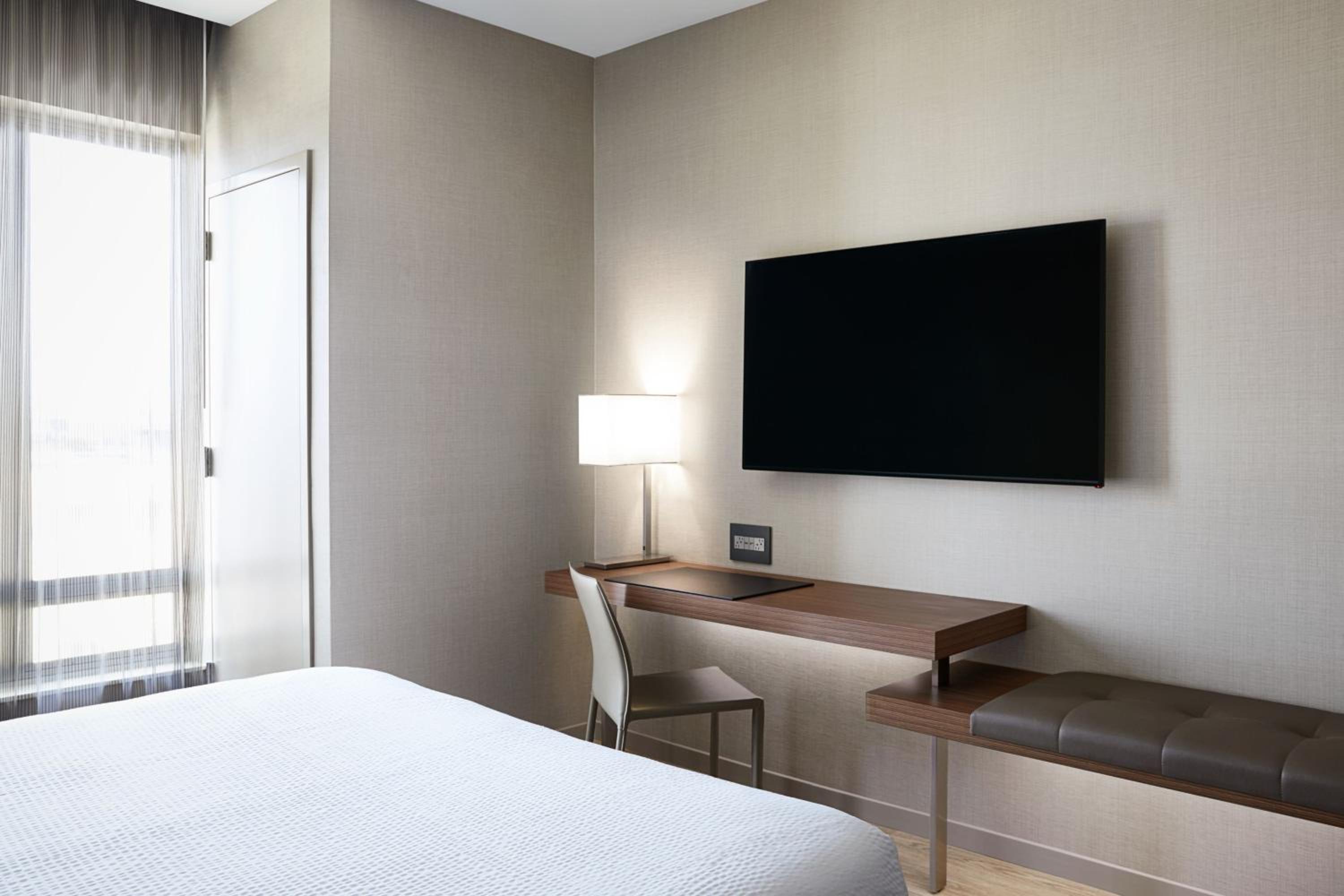Suite, King Bed, Sofa, Accessible