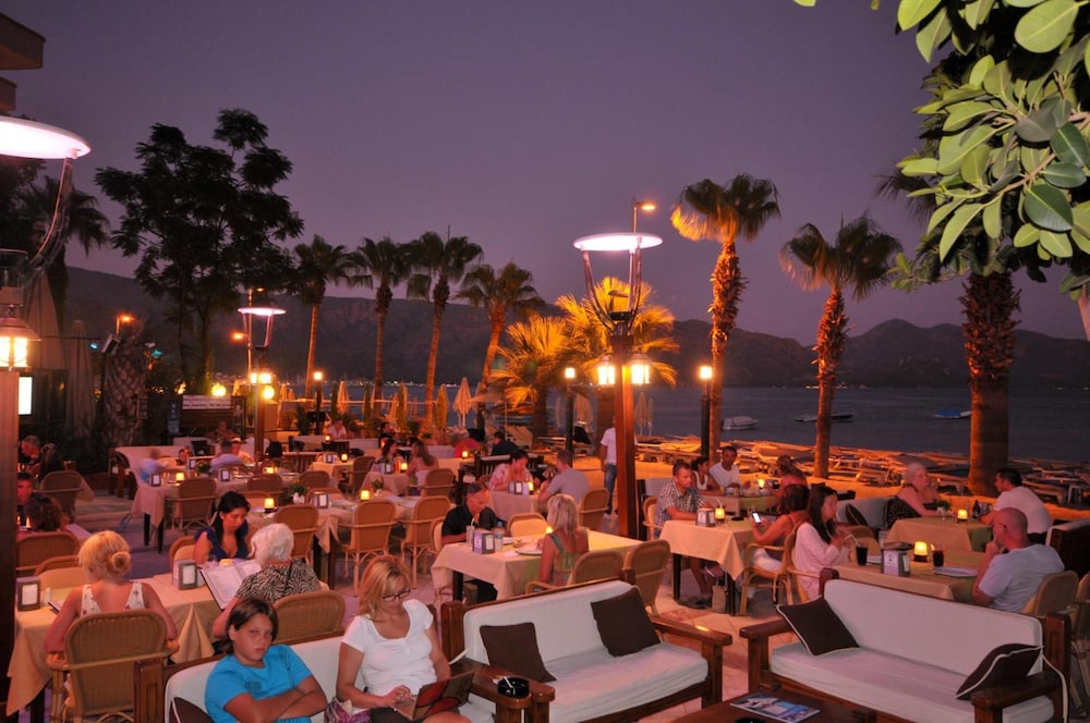Maris Beach Hotel 26/29